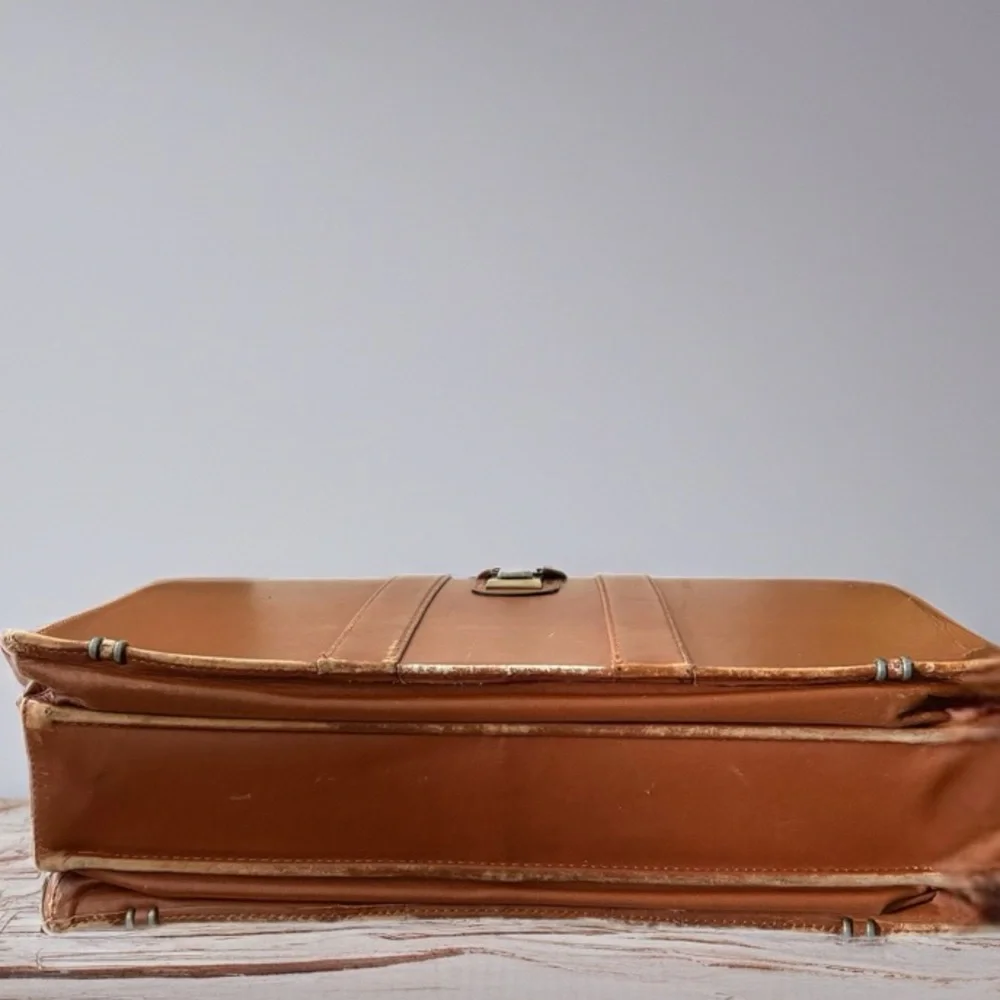 Bellino Vintage Tan Leather Briefcase